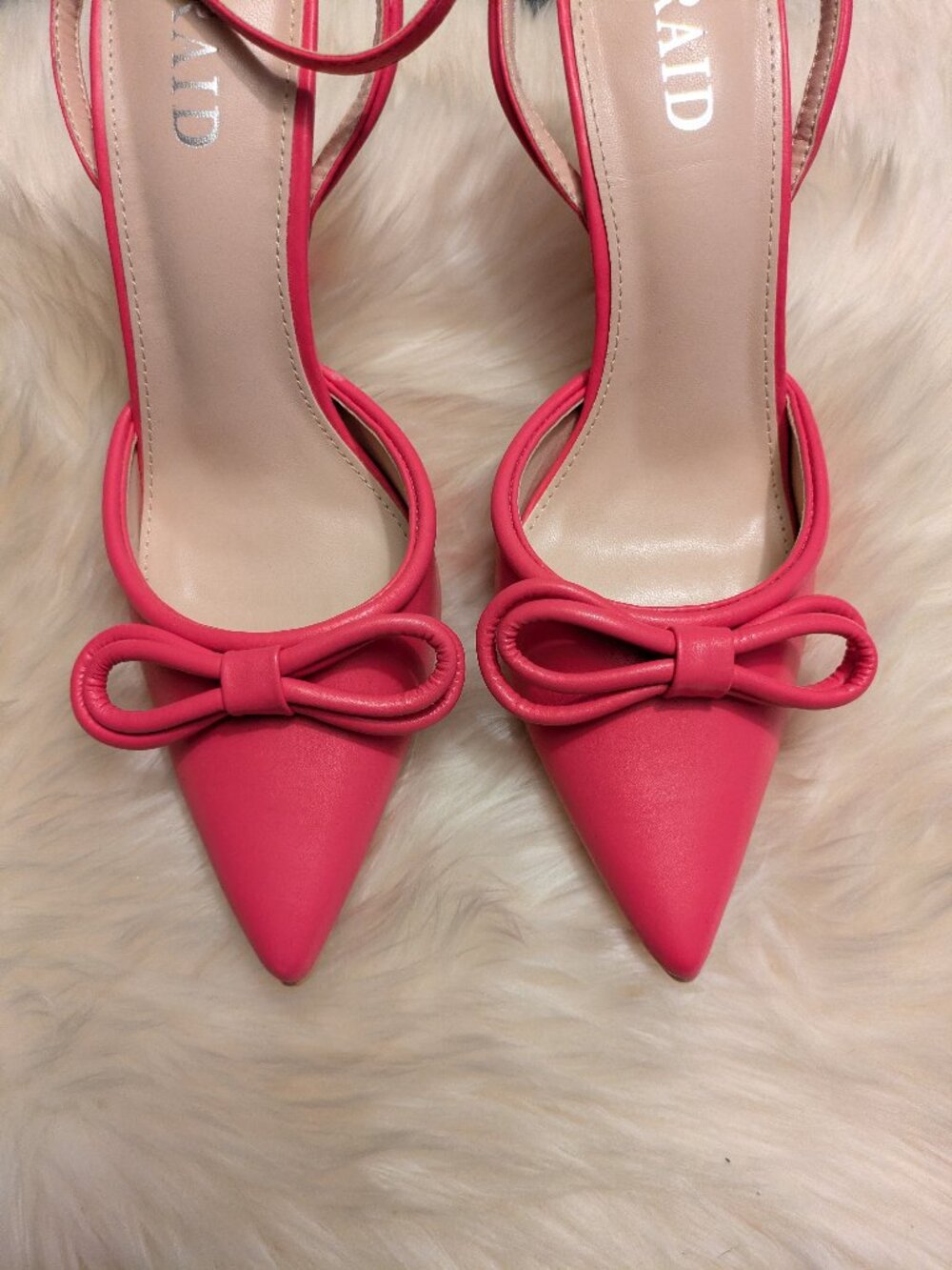 Beautiful pointy fuscia Slingbacks - Picture 3 of 7
